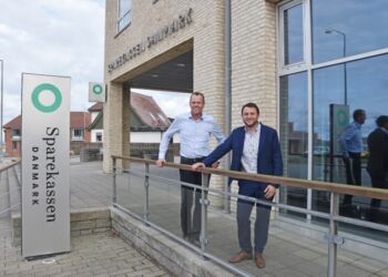 Søren Kjær Christensen (til højre) og René Jensen fra Sparekassen Danmark. Foto: Arkiv.