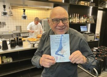 Uffe Nielsen og køkkenchef Mathias Buus Andersen er klar med julemenuen. Foto: Palle W. Nielsen