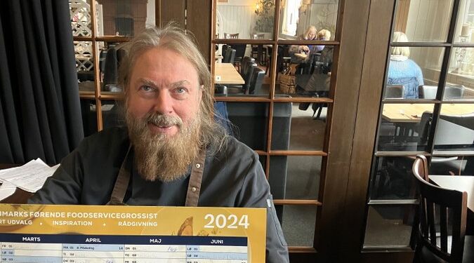 Åge Vinther har fyldt næste års kalender med masser af spændende indhold. Foto: Palle W. Nielsen