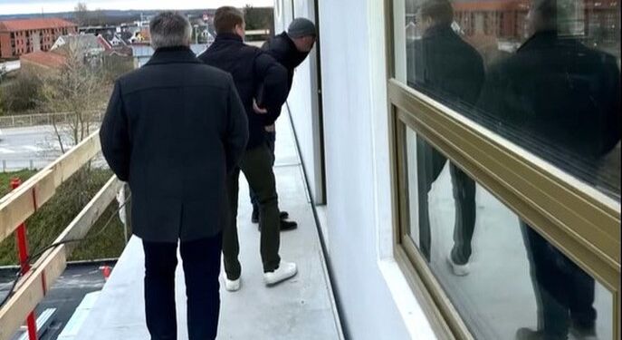 Mæglerne fra Nybolig Hjørring var forleden på første rundtur i det 37 meter høje boligbyggeri. Privatfoto