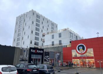 Sidebygningerne får endnu en etage på, og så er alle bygninger i færdig højde. Foto: Palle W. Nielsen