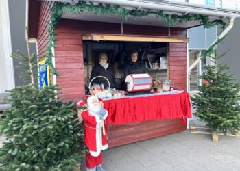 Helle og Karen Marie fra Soroptimist International Hjørring er på plads på Bispetorvet. Foto: Palle W. Nielsen