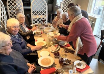 Så er der serveret på Restaurant Tannishus i Tversted - gule ærter med det hele. Foto: Palle W. Nielsen
