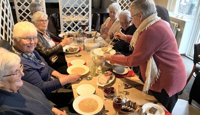 Så er der serveret på Restaurant Tannishus i Tversted - gule ærter med det hele. Foto: Palle W. Nielsen