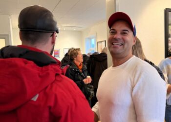 Arturs Pirazkov har flere gange tidligere udstillet og tillige holdt reception for udgivelsen af fotobogen Magic Moments i Assistentboligen ved Hirtshals Fyr. Foto: Niels Skipper.