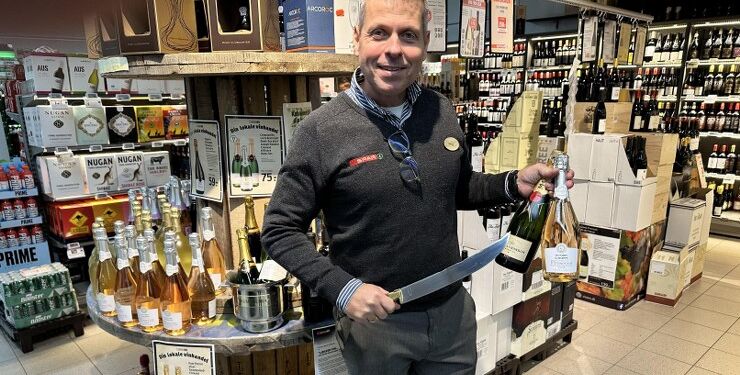 Købmand René Ejstrup Larsen hos SPAR i Hirtshals. Foto (arkiv): Privat.