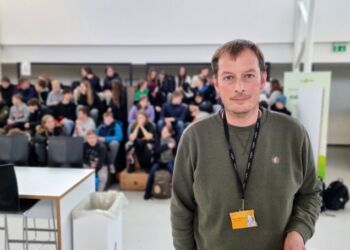 Koordinator Kristian Holme Andersen fra EUC Nord tog imod 676 elever fra 7. klasser fra hele Hjørring Kommune.