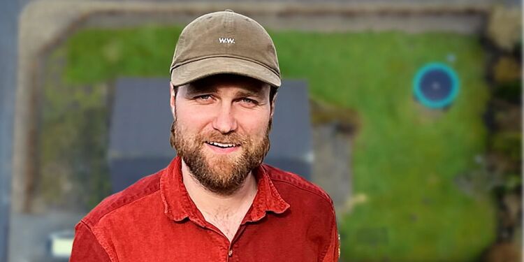 Emil Kondrup har kastet sig over endnu en udfordring i den nye sæson af Kondrup Ka' Os'. Foto: TV2 Nord.