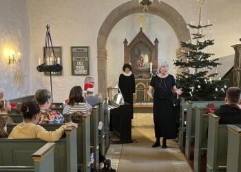 Foto: Kirkerne i Horne og Asdal.