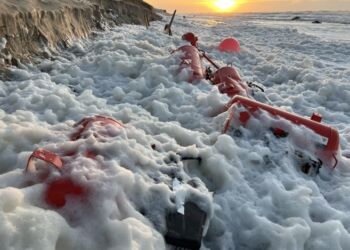 Kompressorer på stranden nedenfor Fyrklit. Foto: Niels Skipper.