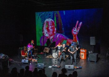 Koncert med bandet Monkey Okay fra Aalborg på Vendsyssel Teater. Arrangør var foreningen Under Kniven. Foto: Hans Ravn.
