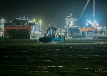Slæbebåden Sibba i aktion under stormen Pia i Hirtshals Havn. Foto: Jens Kranen.