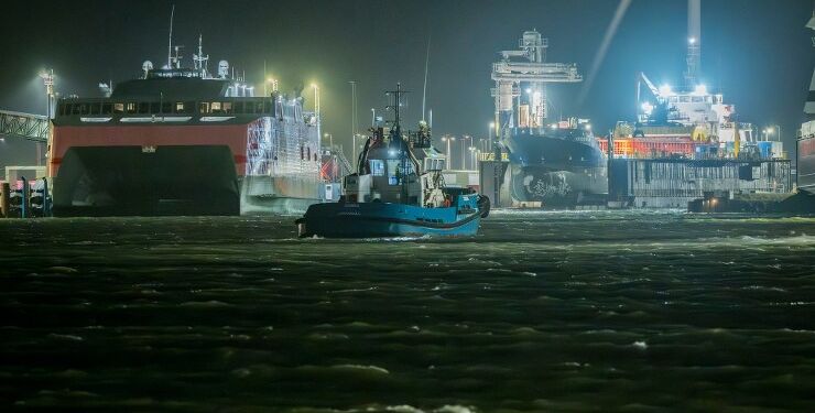 Slæbebåden Sibba i aktion under stormen Pia i Hirtshals Havn. Foto: Jens Kranen.