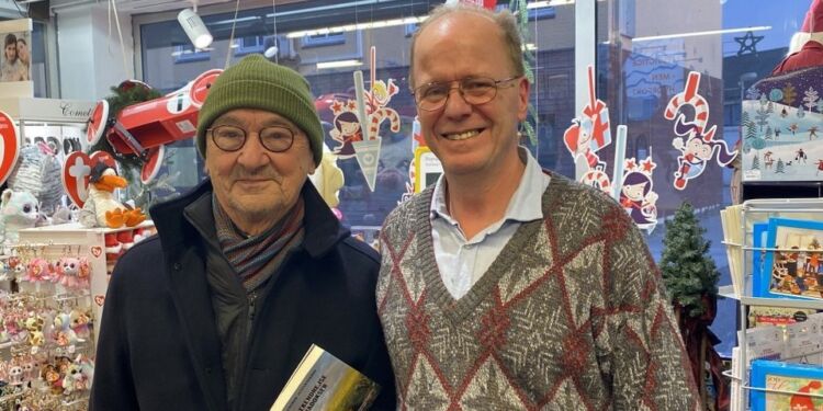 Knud Størup og René Valdemar Jespersgaard hos Bog & idé i Hirtshals.