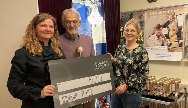 Betina D. Jensen og de glade modtagere hos Hjørring Tetaer.