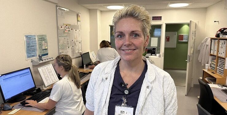 Social-og sundhedsassistent Trine Lauridsen vil videreuddanne sig til sygeplejerske. Foto: TV2 Nord.