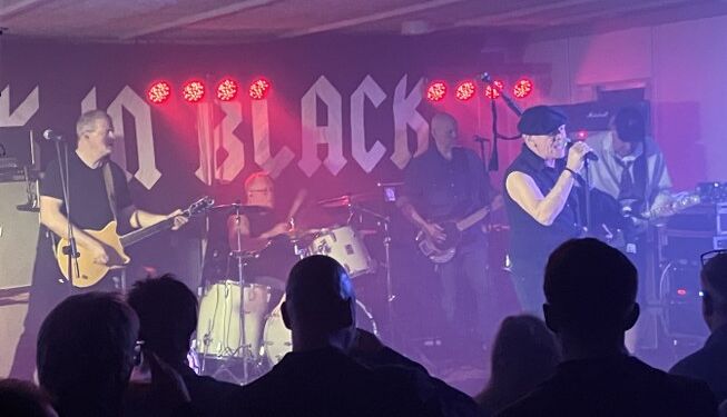 Back In Black sætter en ære i at spille AC/DC så tæt på originalerne som muligt. Foto: Palle W. Nielsen