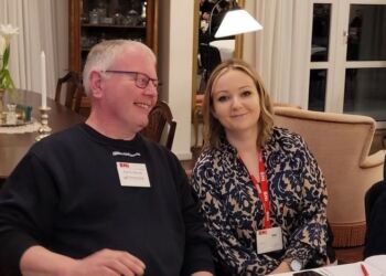 Nadina Muhic er teamkoordinator og ses her sammen med teamsekretær Bjarne Skands.