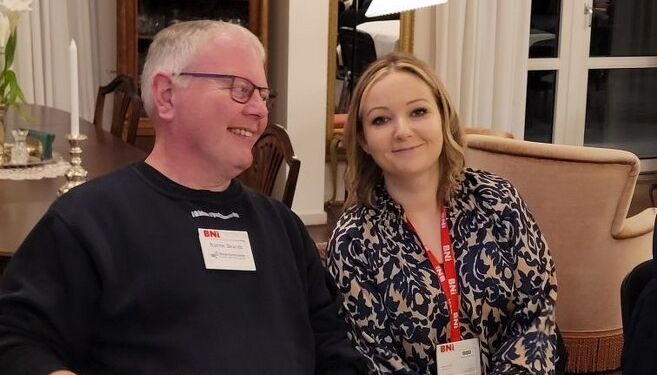 Nadina Muhic er teamkoordinator og ses her sammen med teamsekretær Bjarne Skands.
