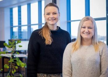 Chief Legal Officer Maria Bukdahl Rukjær (til venstre) og Fynbo Foods nye praktikant Cathrine Meyer Christensen, som havde sin første dag i mandags d. 15. januar og som skal være tilknyttet marketingafdelingen i 10 uger. Cathrine læser Grafisk Designteknolog på UCN i Aalborg.