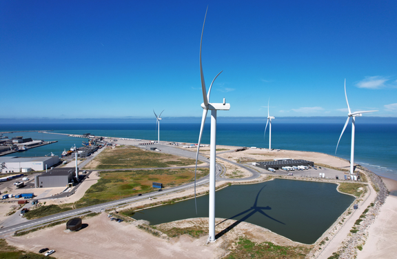 Havnefondens møller på Hirtshals Havn. Foto: Hjørring Kommune.
