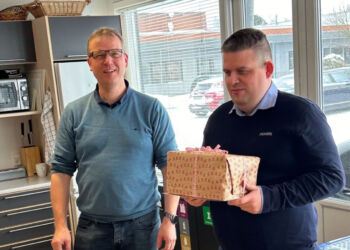 Jakob Johansen blev fredag både begavet og lyønsket for sine 15 år hos MONTES.  Foto: Privat.