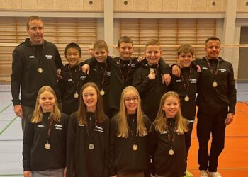 Det nordjyske hold under den traditionsrige Kredsmatch i Middelfart. Det illustrerer vores dedikation og styrke som hold. Foto: BMI Badminton.