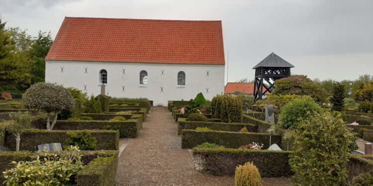 Asdal Kirke. Foto: Privat.