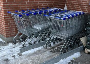 Desværre skrumper antallet af kundevogne ufrivilligt hos Rema 1000 i Hirtshals. Foto: Privat.