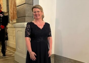 Lokale Mai-Britt Beith i smuk sort kjole ved nytårskur i København. Foto: Privat.