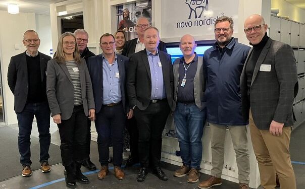 Arbejdsmarkeds-, Erhvervs- og Uddannelsesudvalget på besøg hos Novo Nordisk. Foto: Privat.
