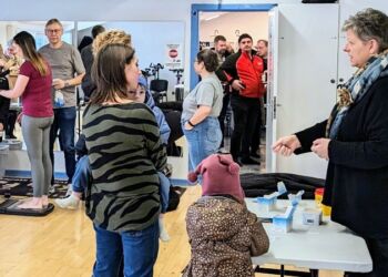 Allerede før det officielle starttidspunkt var der kø til indvejningen af "Sindals Største Taber”.