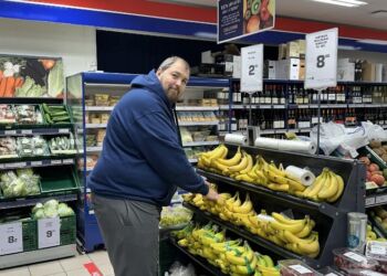 Købmand Kasper Knudsen hos Rema 1000 i Hirtshals. Foto: Privat.