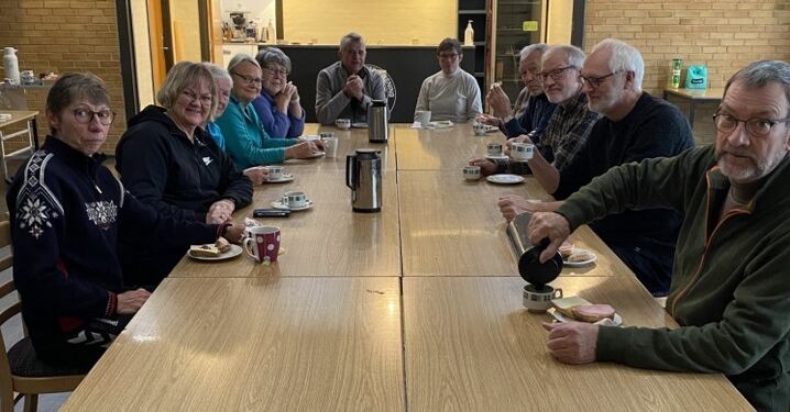 Hygge efter senioridræt i Tornbyhallen. Foto: Henning Sigsgaard.