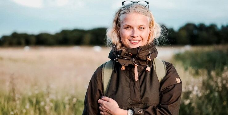 Artikelserie om 3 tidligere studentermedarbejdere og hvor de er i dag. Hvorfor er studierelevant arbejde så vigtigt og hvad har det betydet for deres videre færd? På billedet Simone Jespersen, som oprindeligt er fra Hirtshals.