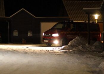 Beredskabet ankom til adressen i Tårs. Foto: Presse-fotos.dk.