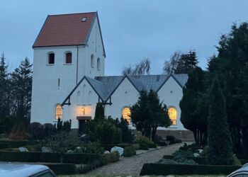 Skumring ved Uggerby Kirke. Foto: Palle W. Nielsen