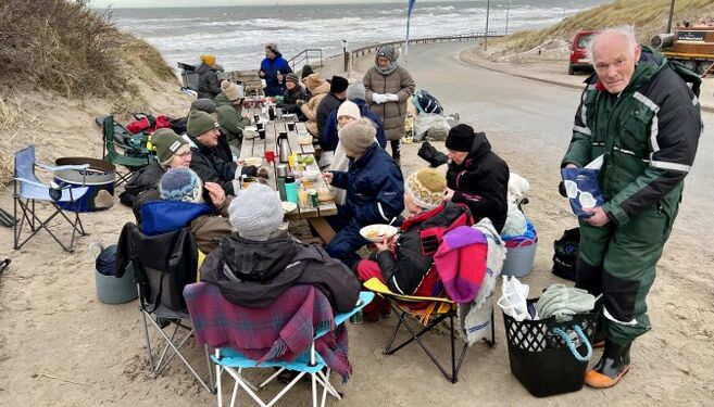 Hygge ved Vestmolevej ovenfor Husmoderstranden. Foto: Niels Skipper.