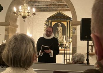 Johan Hermann Rump læser op i Uggerby Kirke. Arkivfoto: Palle W. Nielsen