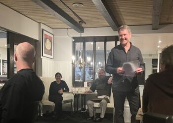 Lars Stobberup fortæller om Klerly og Åge Vinthers årsbog. Foto: Palle W. Nielsen