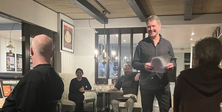 Lars Stobberup fortæller om Klerly og Åge Vinthers årsbog. Foto: Palle W. Nielsen