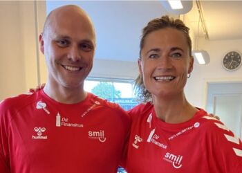 Sisse Fisker og Mads Sørensen fra DitFinanshus glæder sig til padel-cuppen i Hjørring. Privatfoto