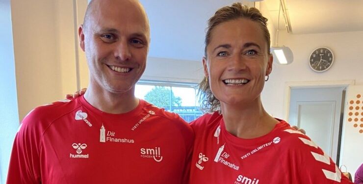 Sisse Fisker og Mads Sørensen fra DitFinanshus glæder sig til padel-cuppen i Hjørring. Privatfoto