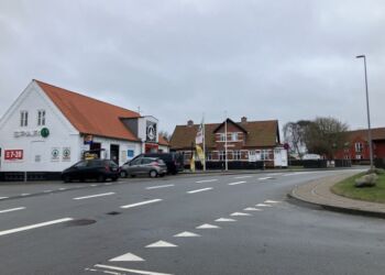 Bygningen mellem SPAR og ældrecentret i Tversted er snart historie. Foto: Palle W. Nielsen