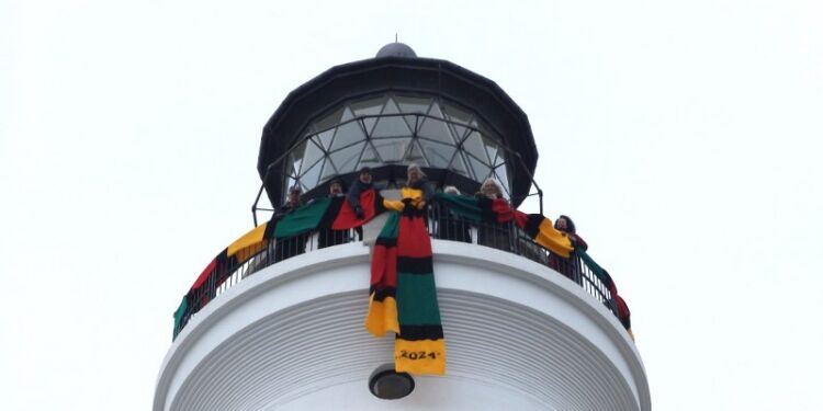 Hirtshals Fyr iført halstørklæde ved starten på Artic Marley 2024. Foto: Preben Andersen.