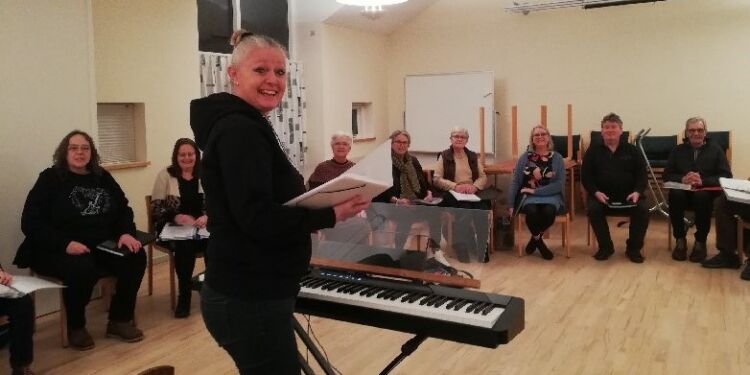 Biondslev-Koret øver i Sognehuset. Foto: Mona Jensen.