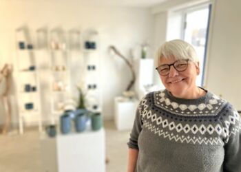 Britta Jakobsen glæder sig til åbne og vise frem i Galleri Vesterhaw i Tversted. Foto: Palle W. Nielsen