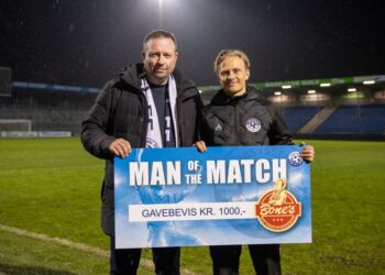 Carl Lange og sportsdirektør Christian Larsen. Foto: Vendsyssel FF.