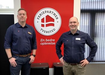 Bureauleder Lars Lundsgaard og salgschef Mads Buch Jensen fotograferet hos Ferieparter Tversteds kontor i Tversted. Foto: Palle W. Nielsen