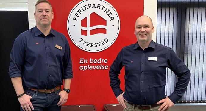 Bureauleder Lars Lundsgaard og salgschef Mads Buch Jensen fotograferet hos Ferieparter Tversteds kontor i Tversted. Foto: Palle W. Nielsen